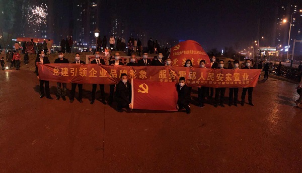 “黨建引領(lǐng)企業(yè)品牌形象，服務(wù)霍邱人民安家置業(yè)”霍邱項(xiàng)目黨支部開(kāi)展春節(jié)送春聯(lián)禮包活動(dòng)